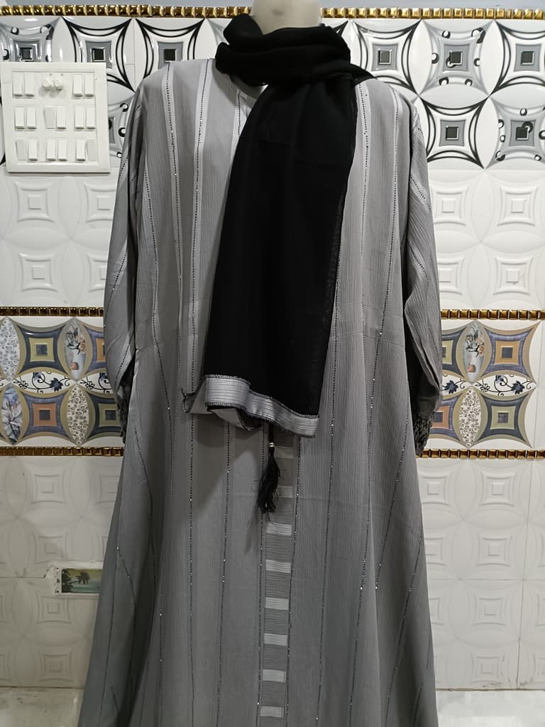 Gray Wrinkled Abaya With Elastic Sleeves And Moti Design thumbnail 2
