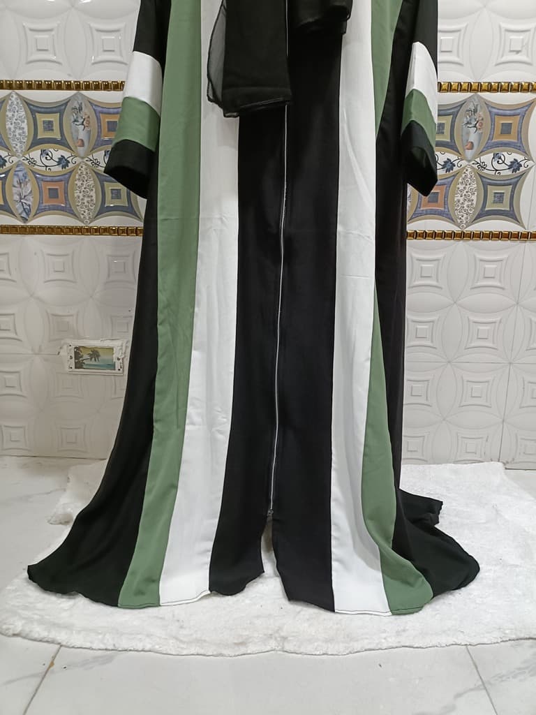 Front Open Green Contrast Patti With Full Length Chain thumbnail 2