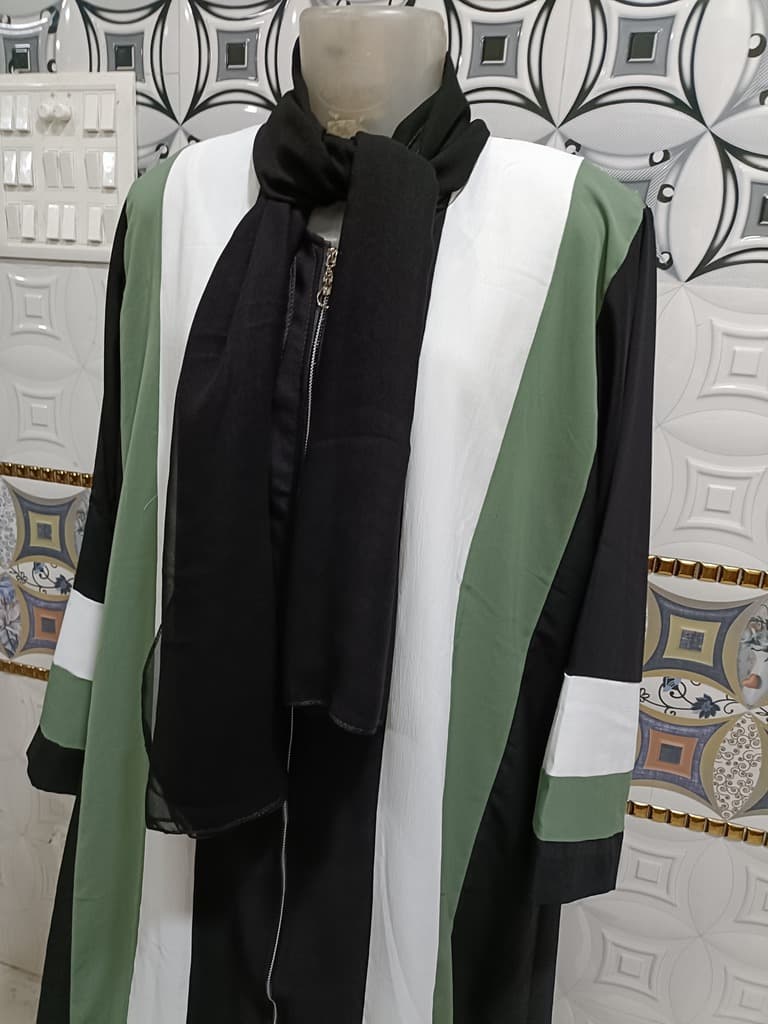 Front Open Green Contrast Patti With Full Length Chain thumbnail 4