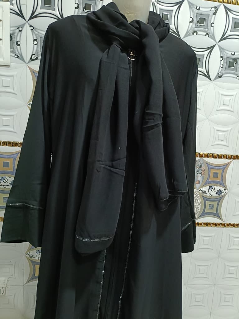 Front Open Black Sheet Abaya With Full Length Chain thumbnail 2