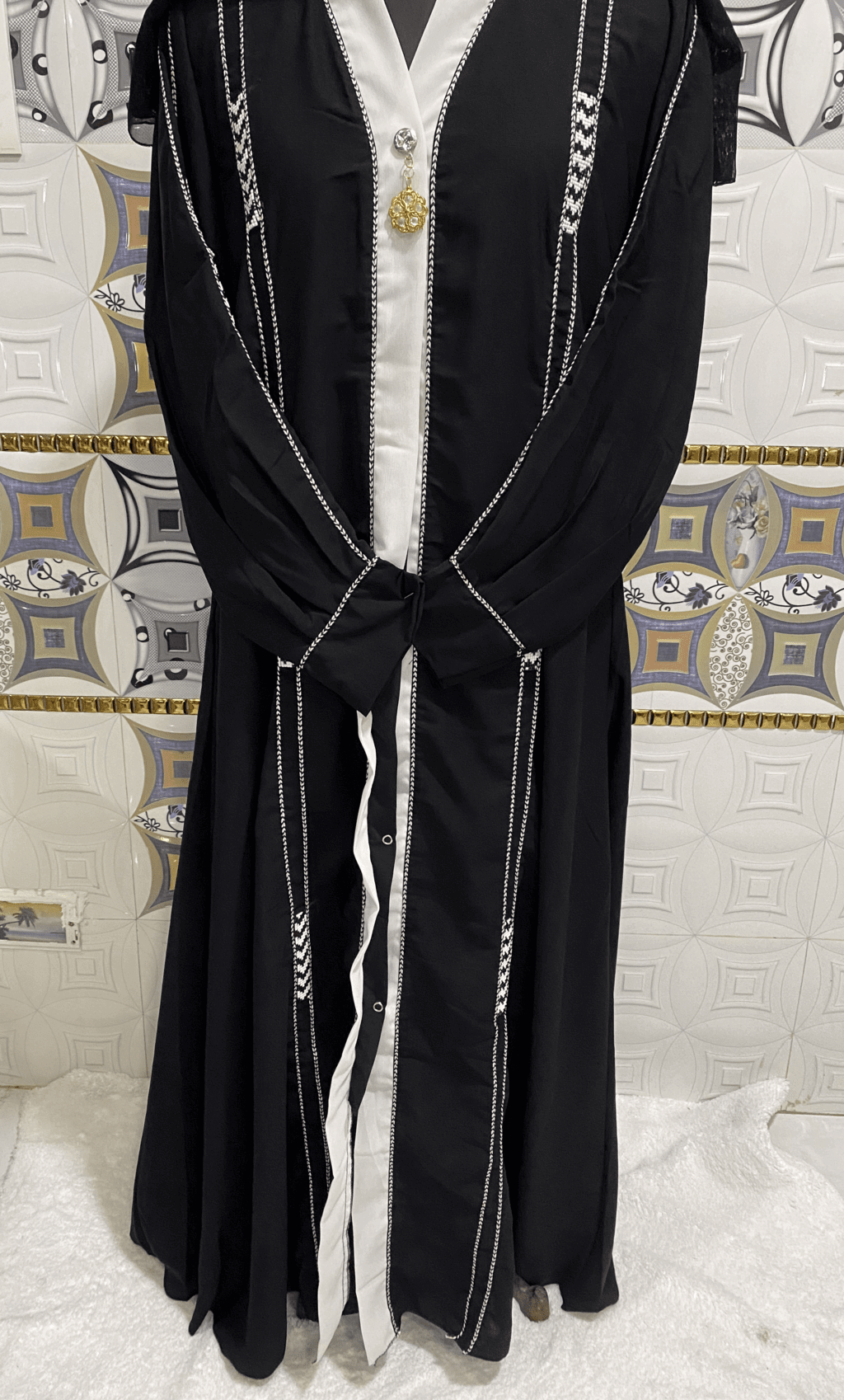 Black Front Open Abaya With Buttons And Cuff Sleeves thumbnail 4