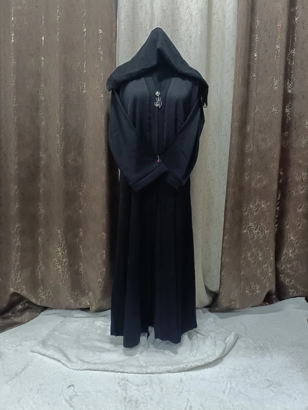 Black Shrug Abaya With Brooch In Tik Tok Fabric
