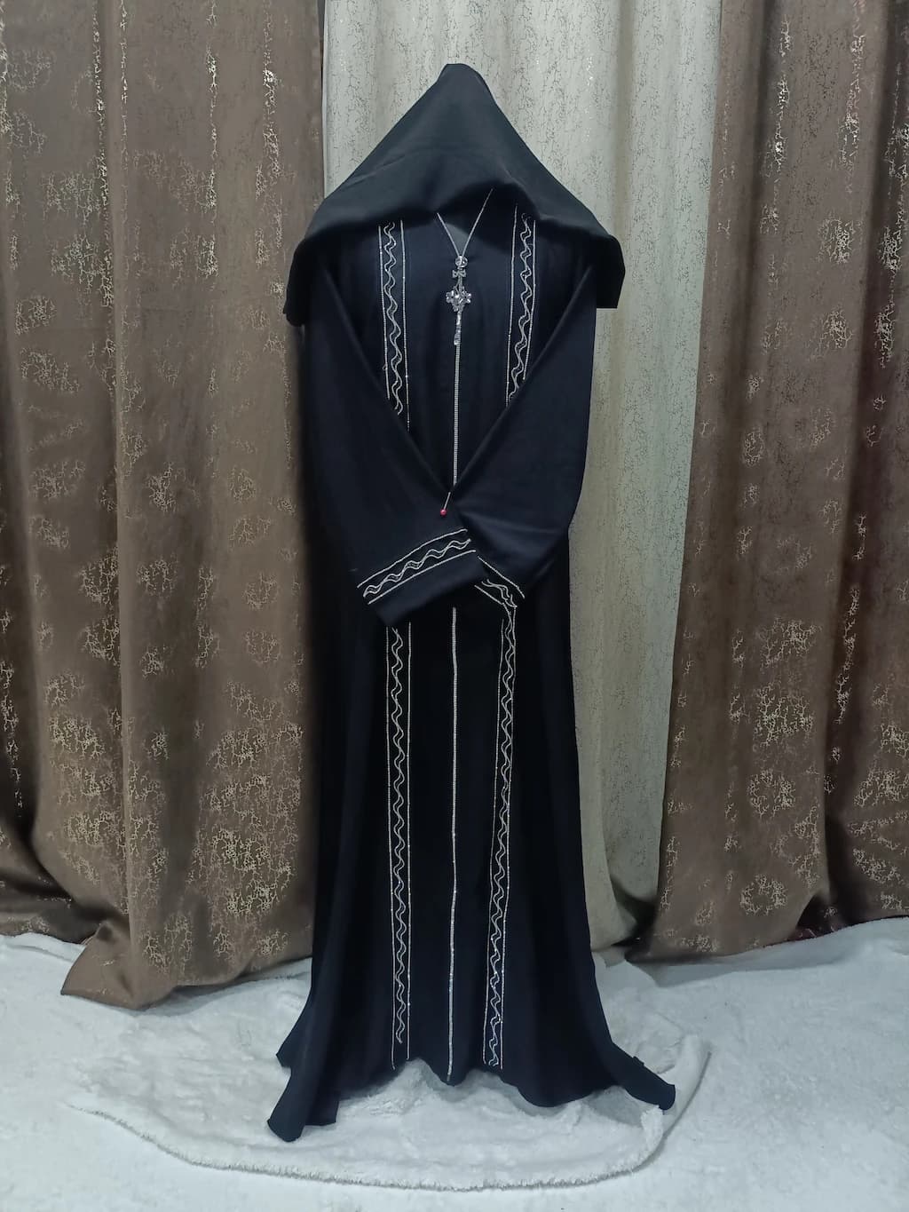 Black Sheet Abaya In Silver Wave Design With Locket