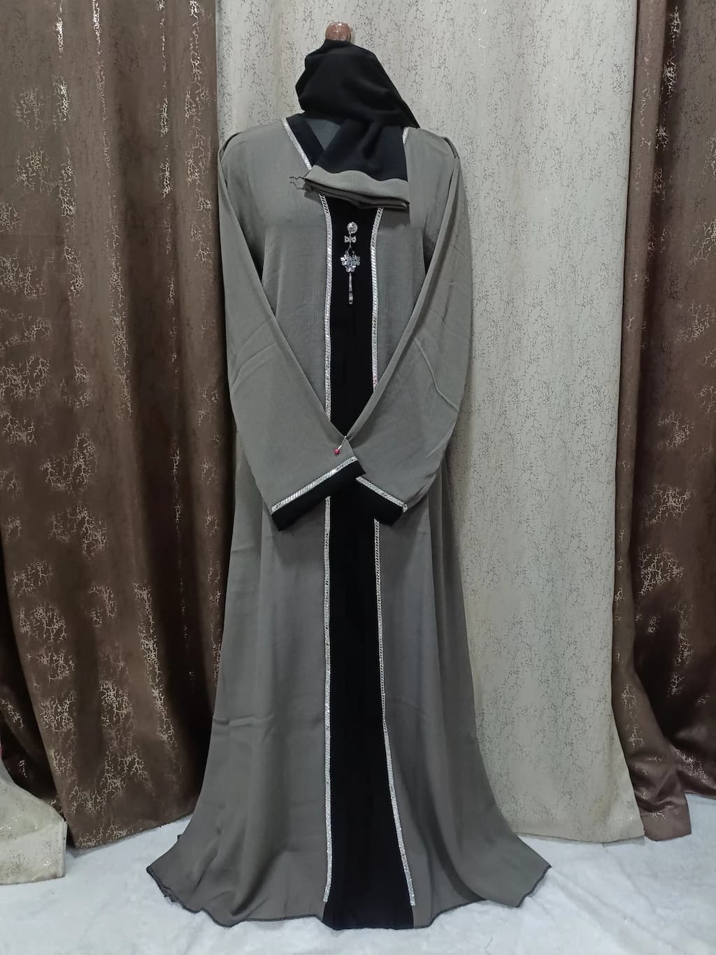Pebble Gray Shrug Abaya With Chain Sheet Design