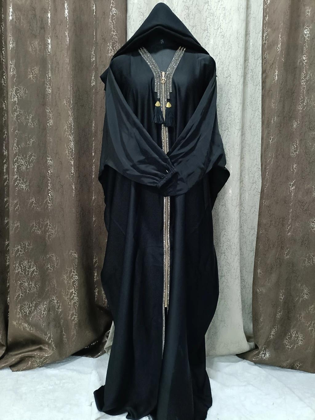 Black Front Open Dubai Style Kaftan Abaya With Chain